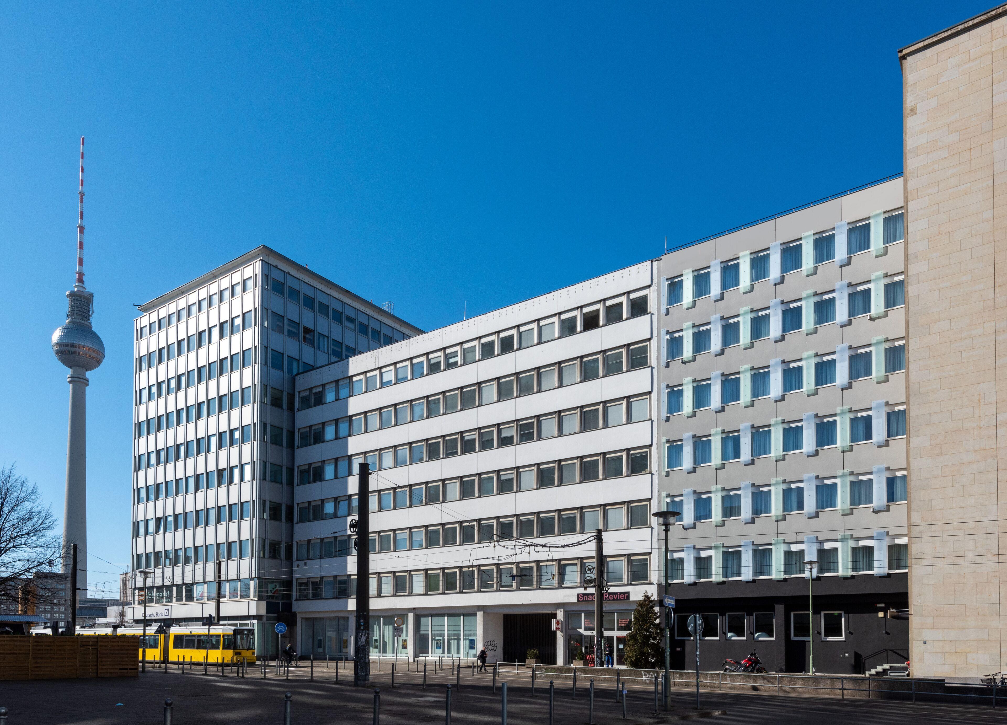 Greet Berlin Alexanderplatz — Photos 1